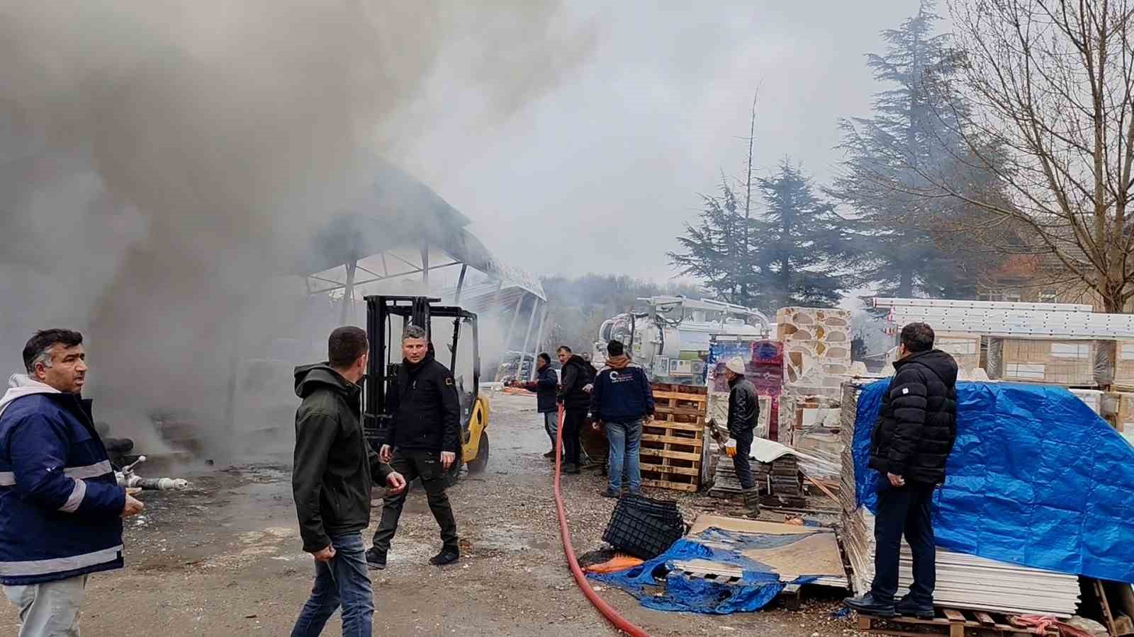 Bolu’da inşaat deposunda yangın
