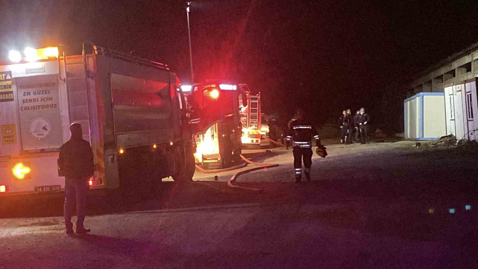 Bolu’da inşaat deposunda yangın
