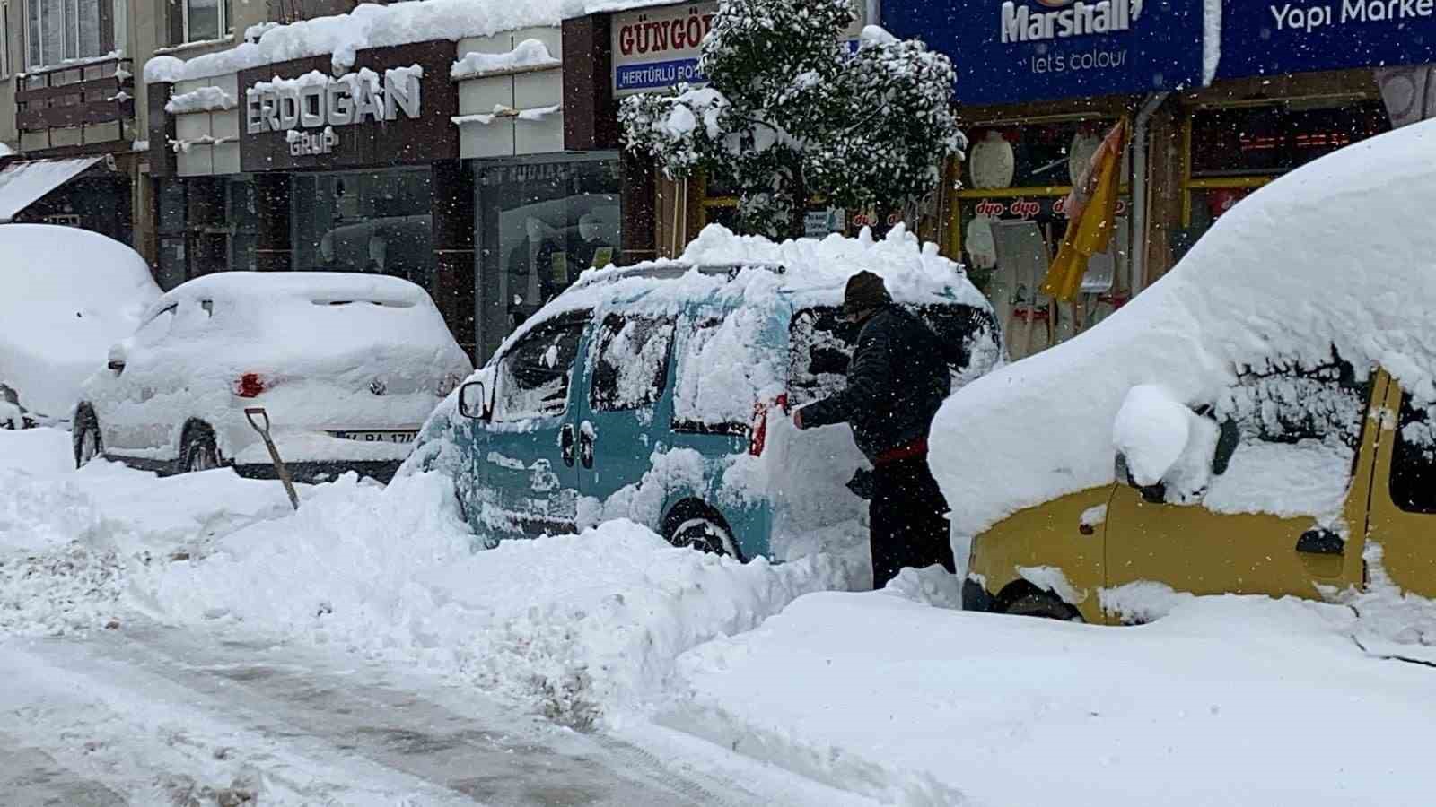 Bolu’da kar kürekleri ’yok’ sattı
