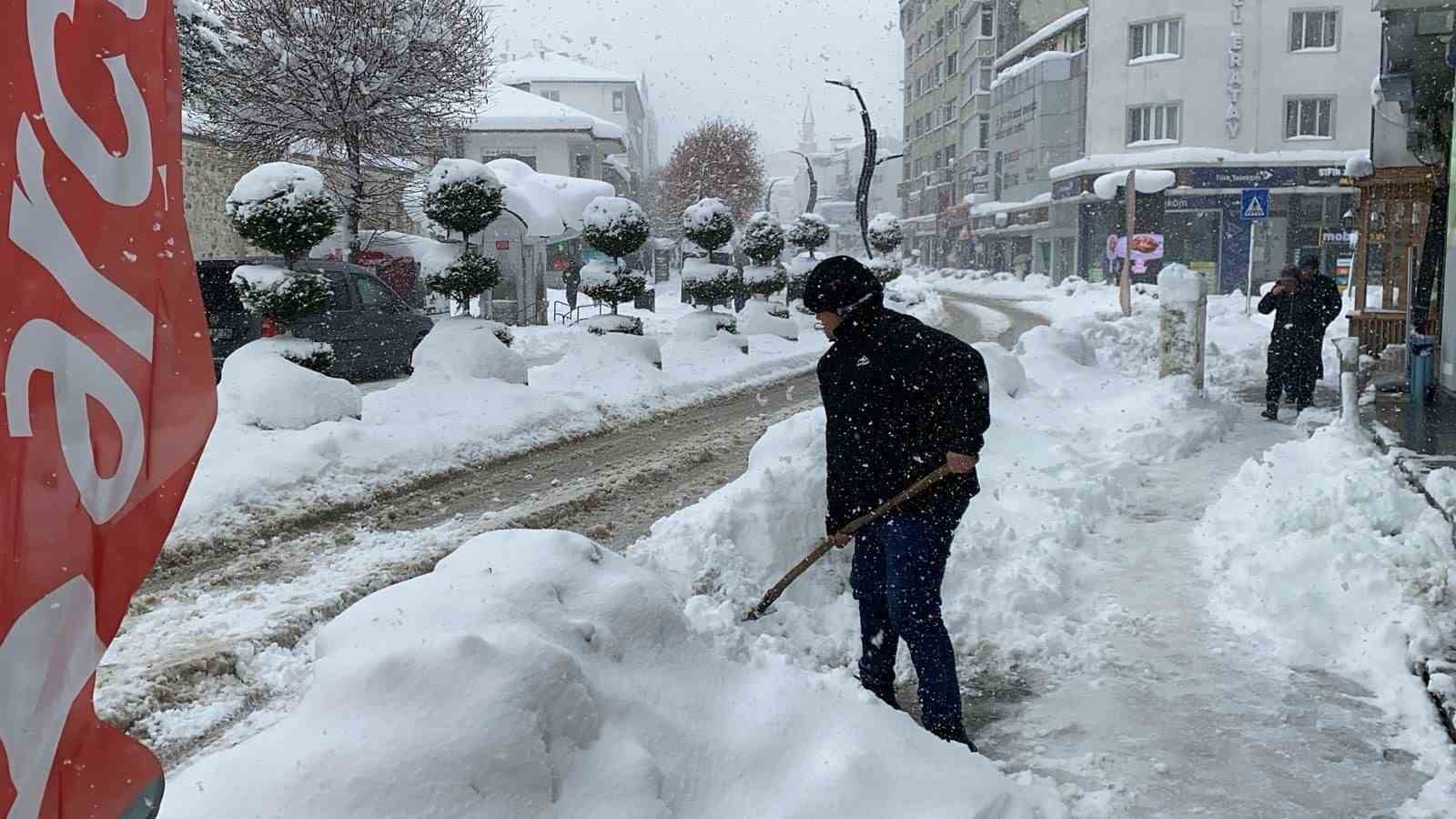 Bolu’da kar kürekleri ’yok’ sattı
