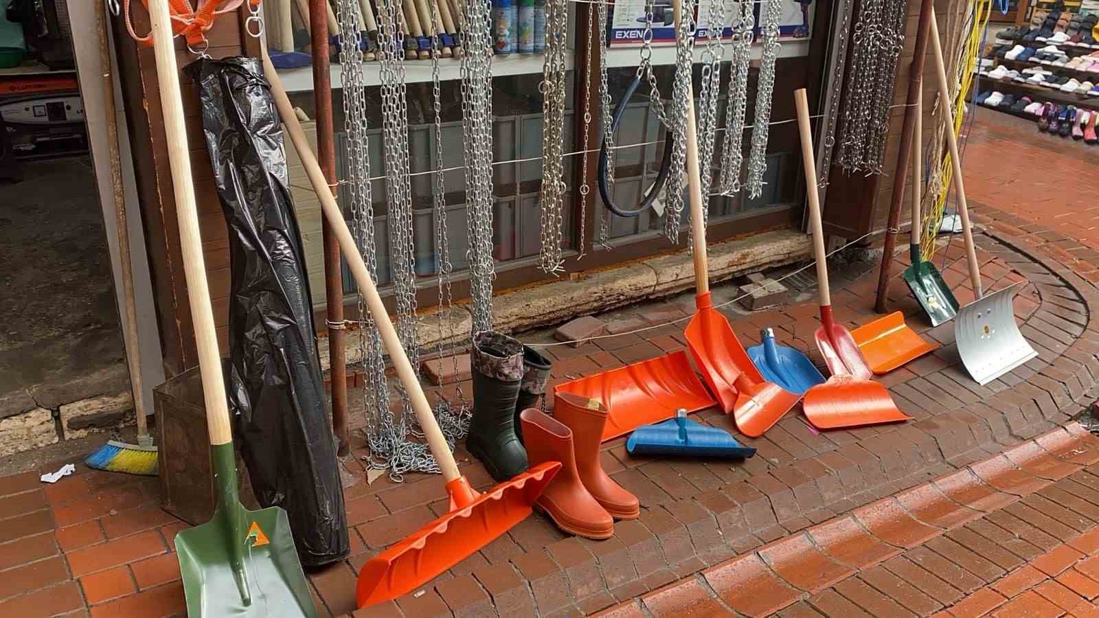 Bolu’da kar kürekleri ’yok’ sattı
