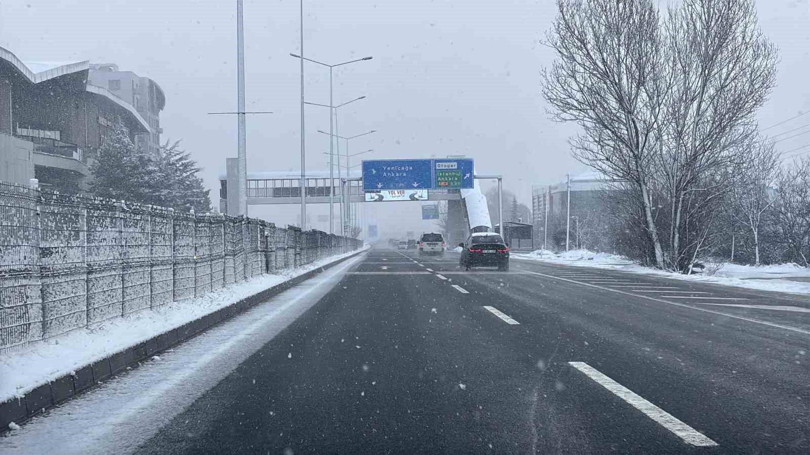 Bolu’da kar yağışı etkili oluyor
