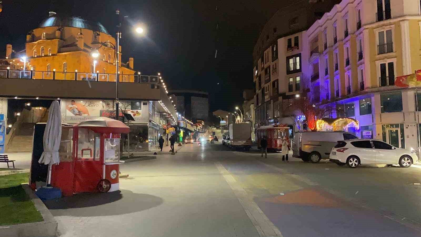 Bolu’da kar yağışı etkili oluyor
