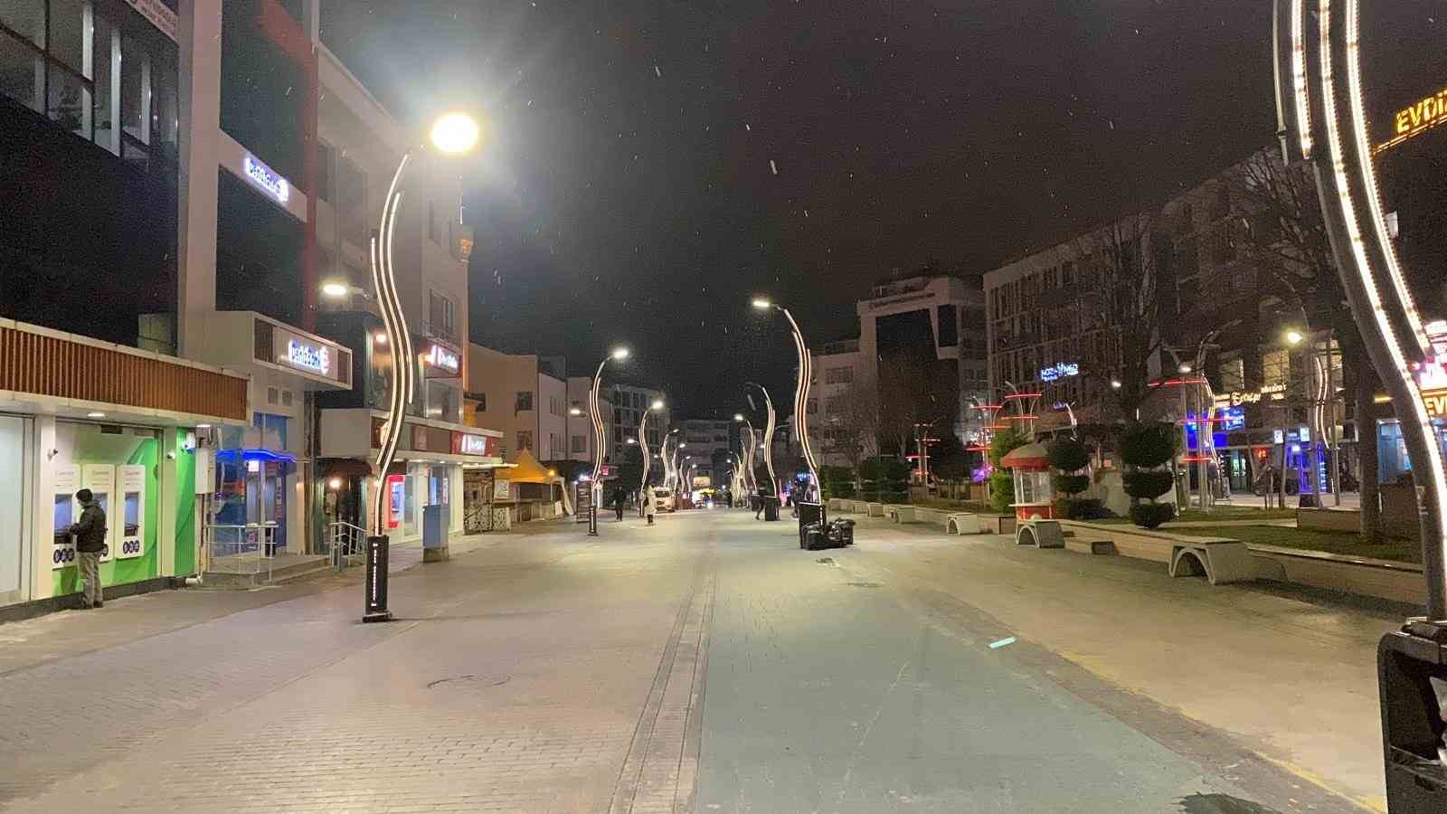 Bolu’da kar yağışı etkili oluyor
