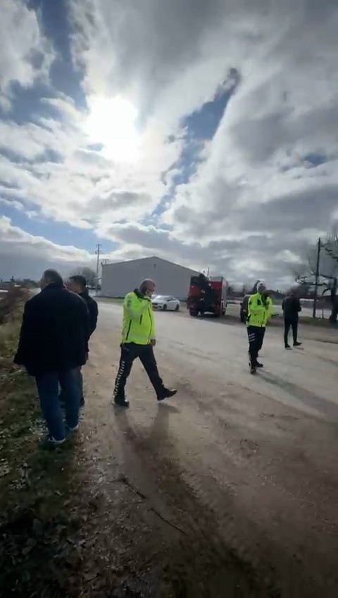 Bolu’da kontrolden çıkan otomobil, dereye uçtu: 3 yaralı
