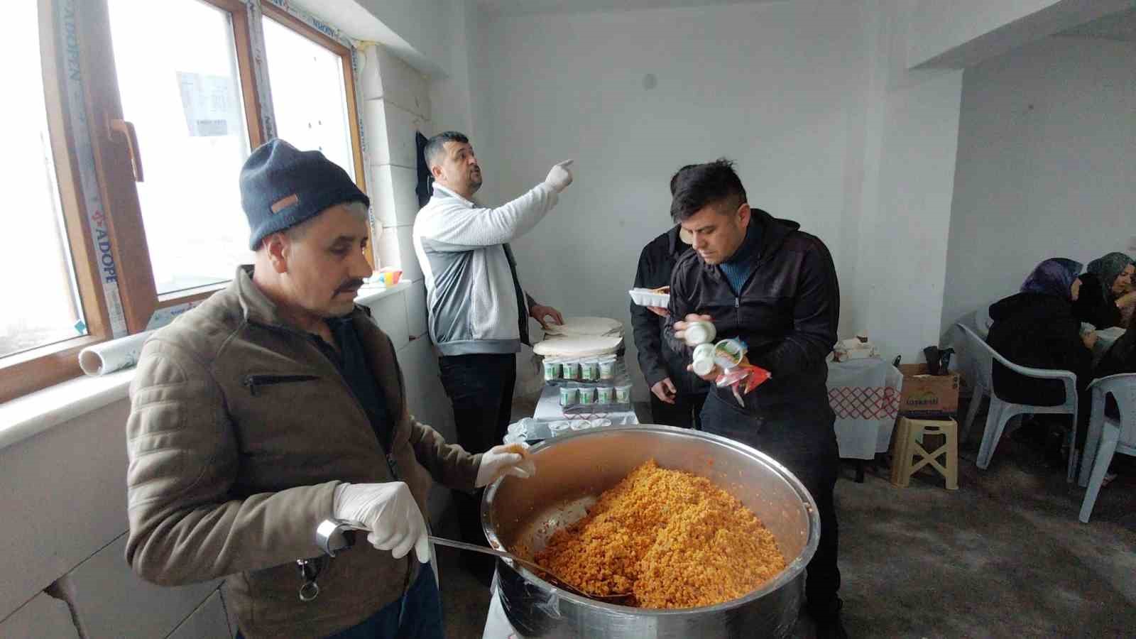 Bolu’da köy halkı geleneksel bayram yemeğinde buluştu
