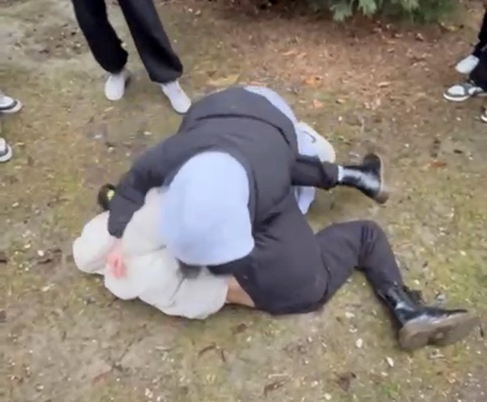 Bolu’da liseli kızı acımasızca darp ettiler
