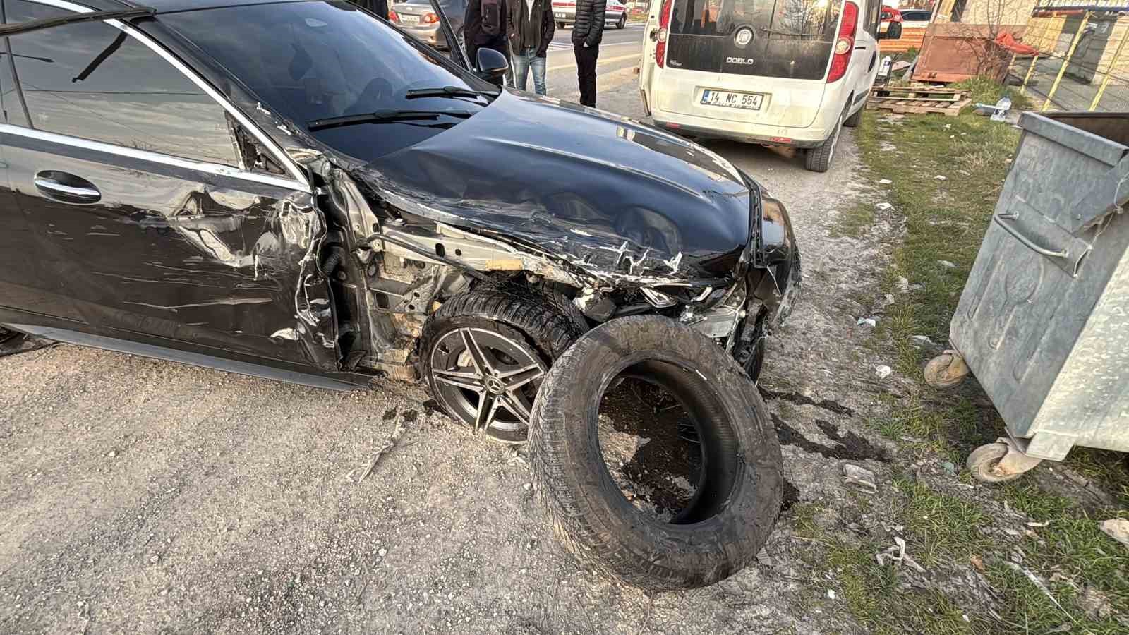 Bolu’da lüks otomobil ile cip çarpıştı: 4 yaralı
