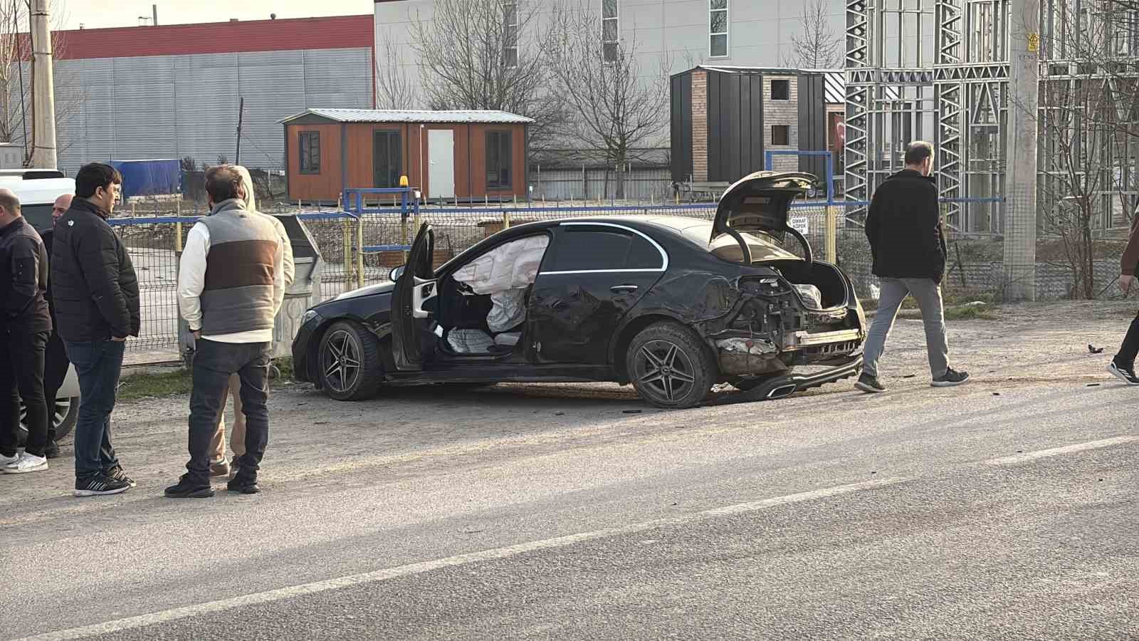 Bolu’da lüks otomobil ile cip çarpıştı: 4 yaralı
