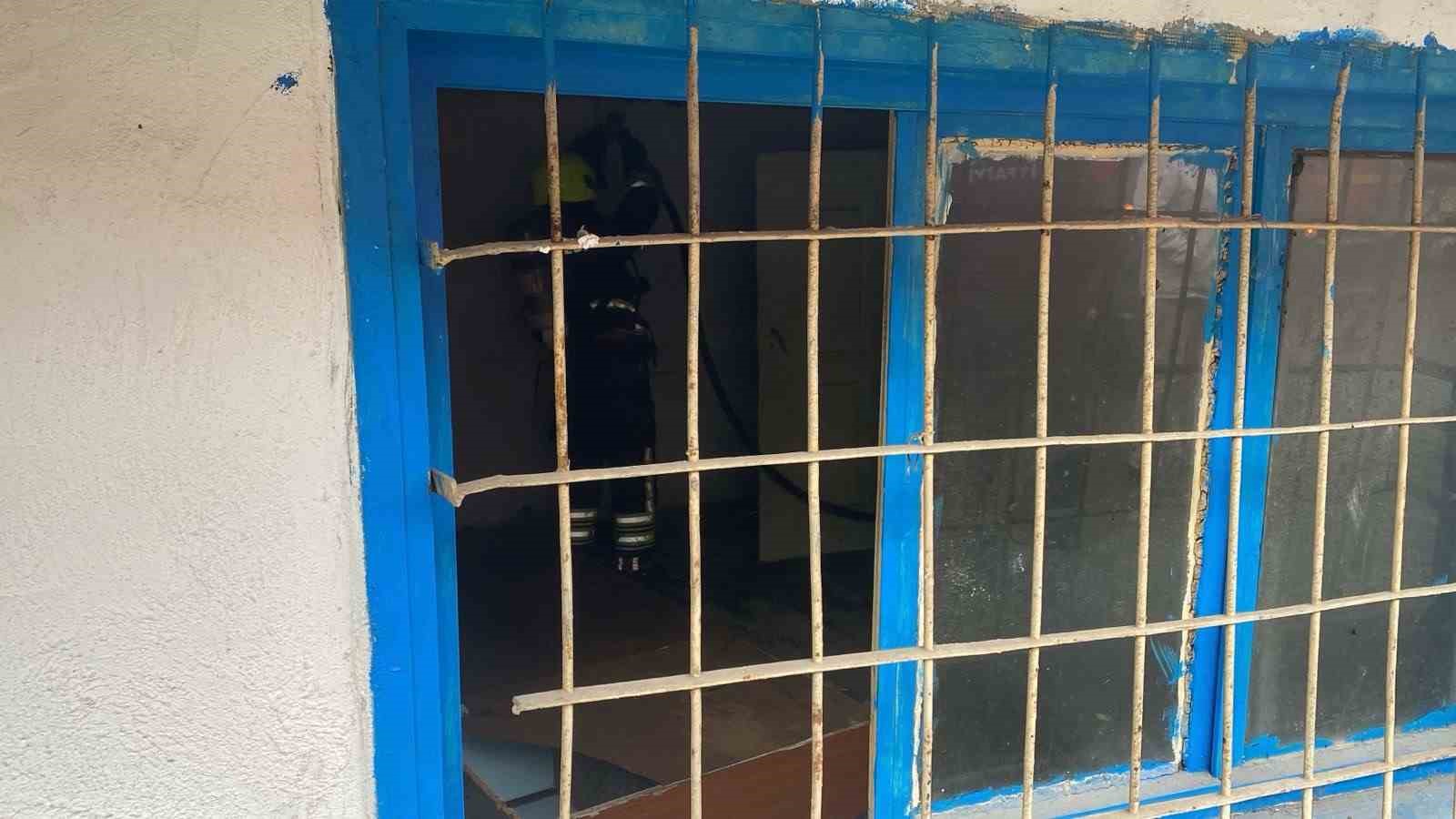 Bolu’da metruk evde yangın paniği
