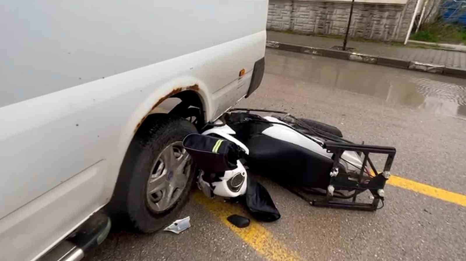 Bolu’da minibüs ile motosiklet çarpıştı: 1 yaralı
