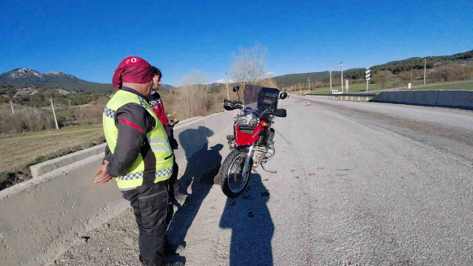 Bolu’da motosikletler peş peşe kaza yaptı: 2 yaralı
