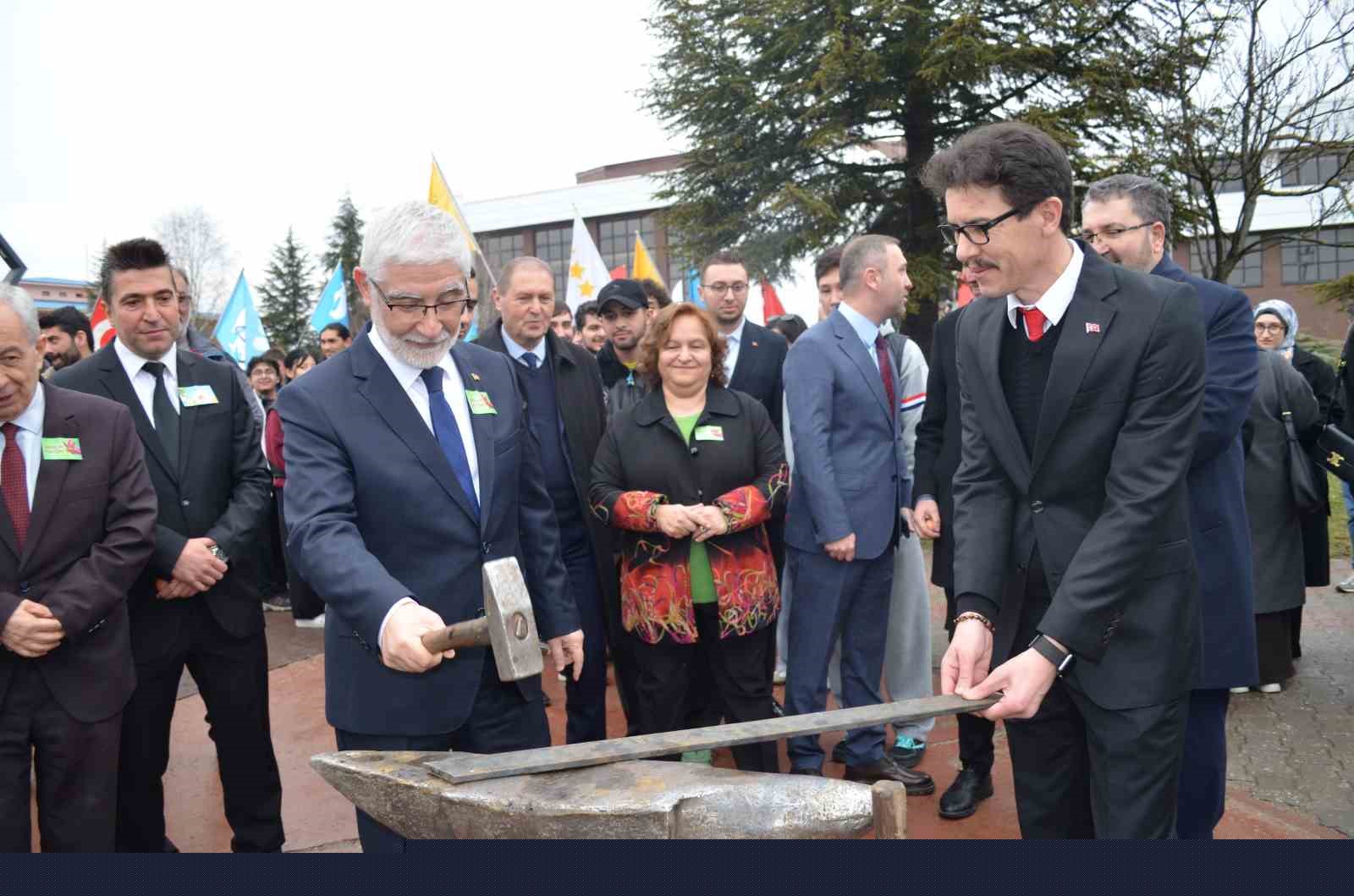 Bolu’da nevruz coşkusu: Ateş yakıldı, demir dövüldü
