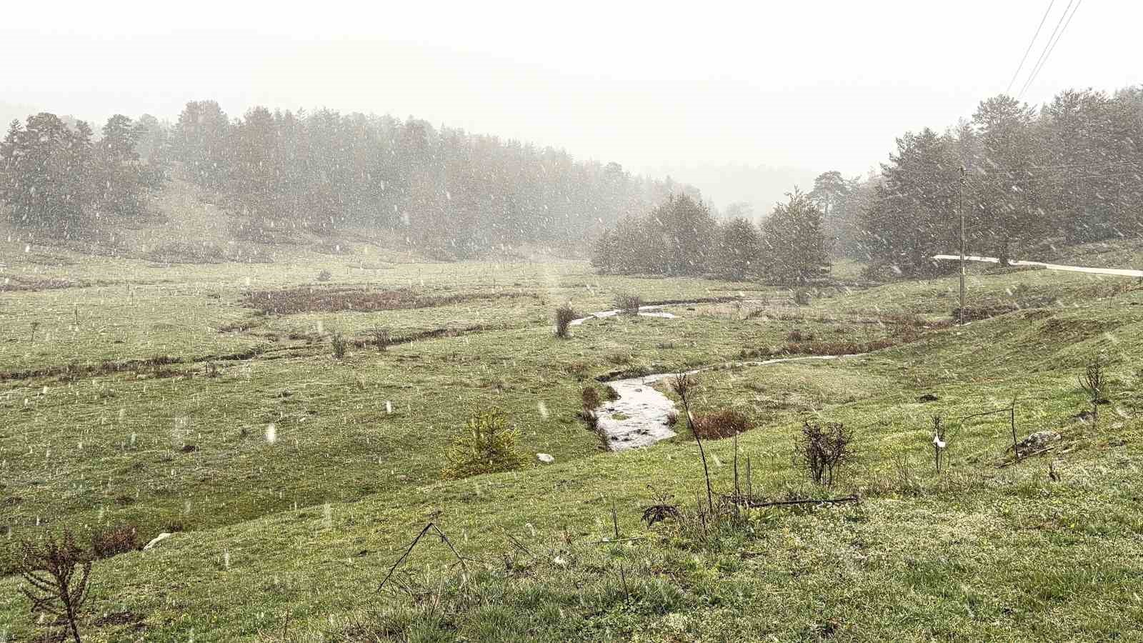 Bolu’da nisan ayında kar sürprizi
