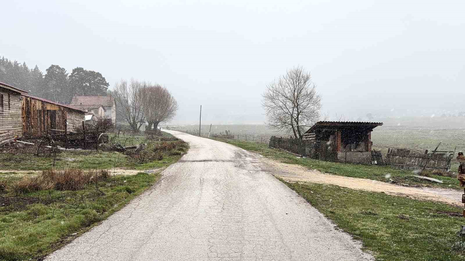 Bolu’da nisan ayında kar sürprizi

