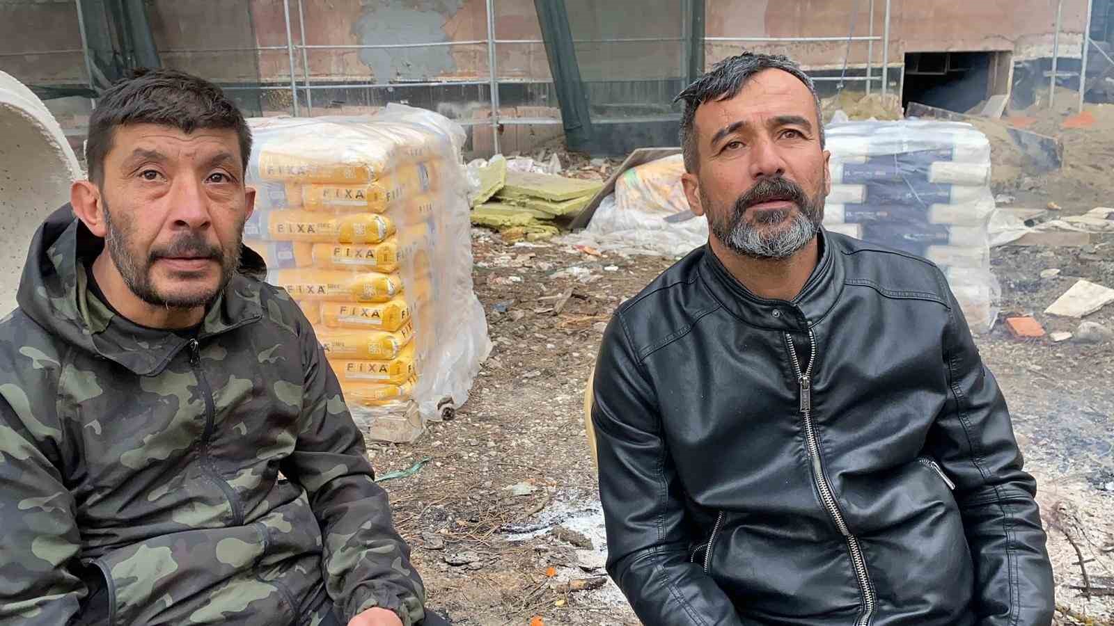 Bolu’da okul inşaatında işçiler parasını alamayınca çatıya çıktı
