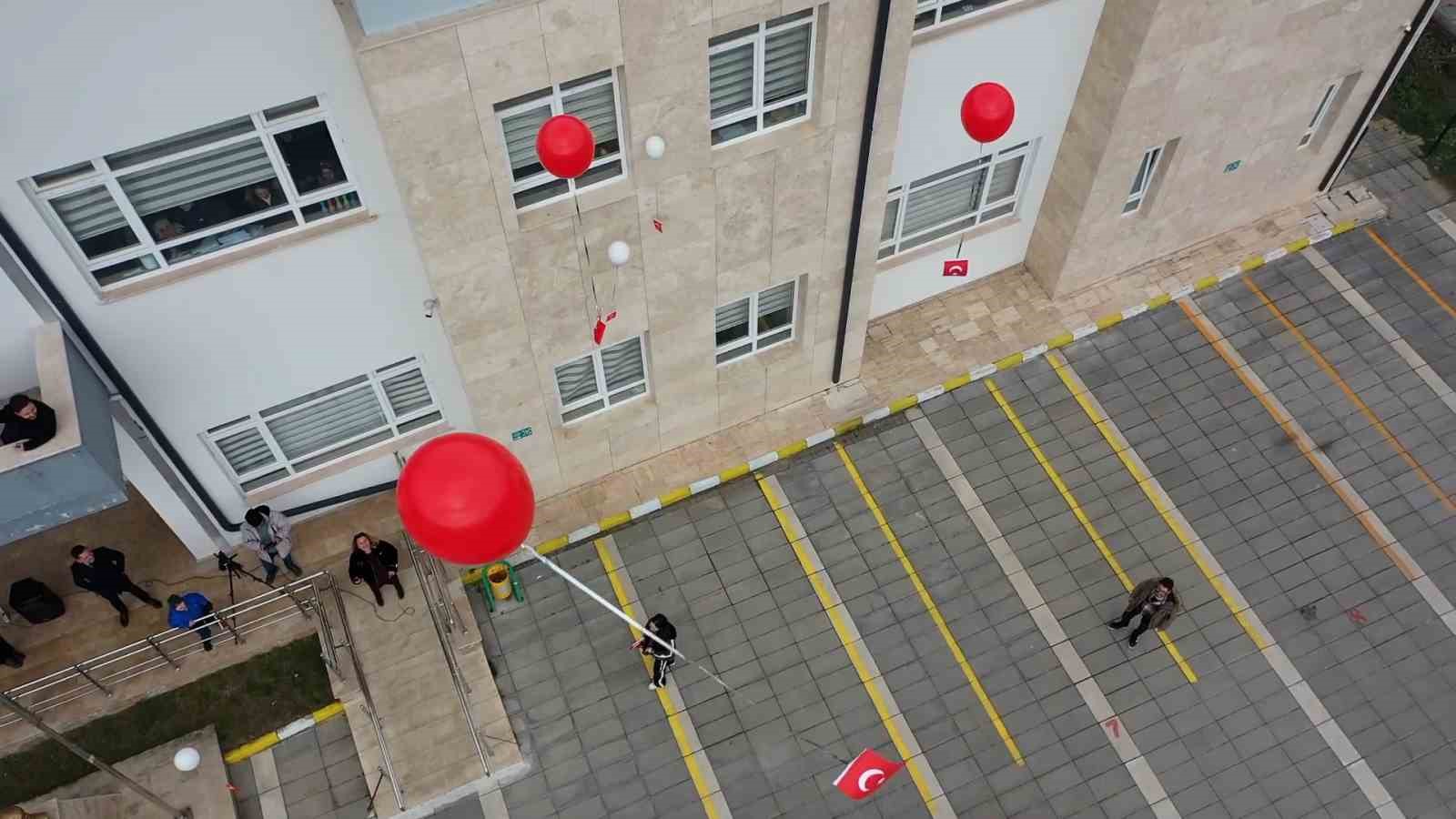 Bolu’da özel öğrencilerden anlamlı bayrak koreografisi
