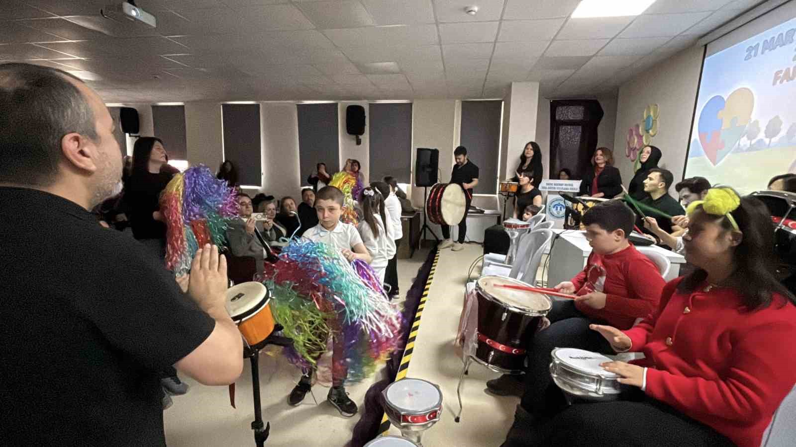 Bolu’da özel öğrencilerden renkli kutlama: Darbuka şovu alkış aldı
