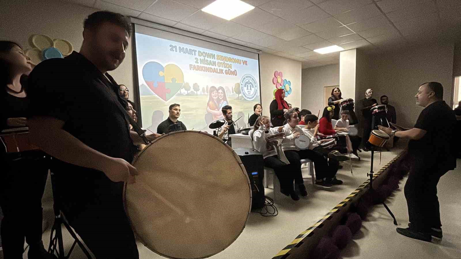Bolu’da özel öğrencilerden renkli kutlama: Darbuka şovu alkış aldı
