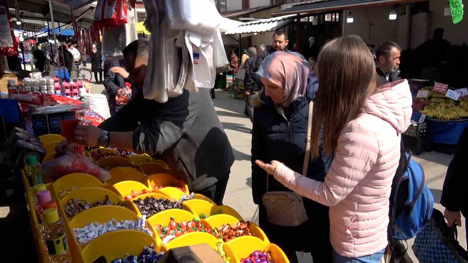 Bolu’da pazar tezgahları bayram şekerleriyle renklendi
