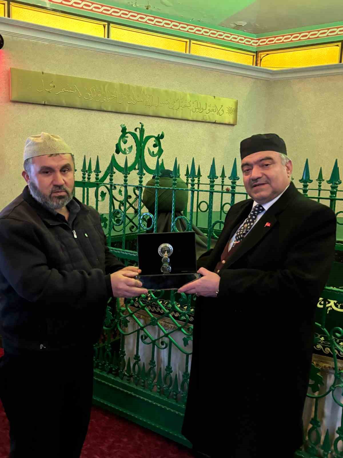 Bolu’da Seyyid Ümmi Kemal Türbesi’ne Sakal-ı Şerif bağışlandı
