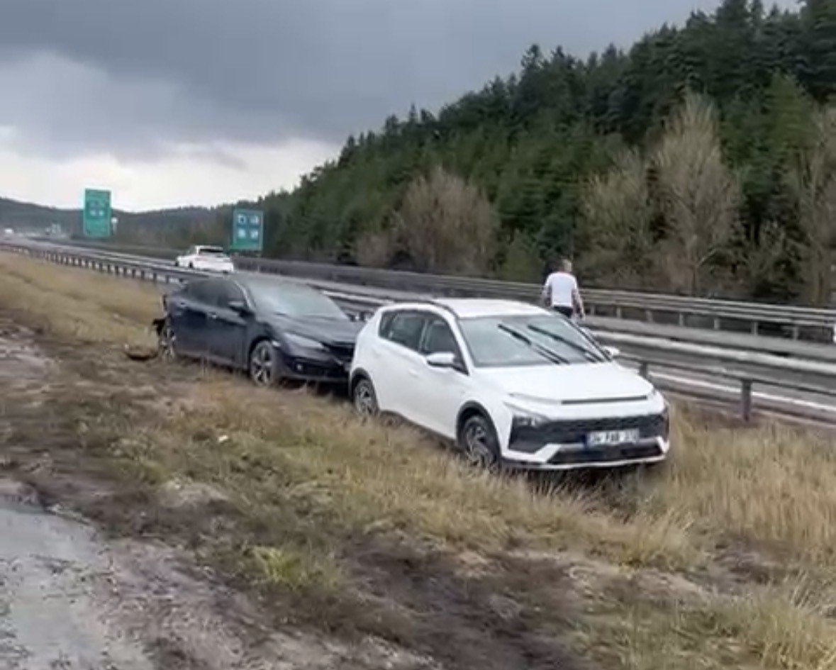 Bolu’da TEM Otoyolu’nda 10 araçlı zincirleme kaza: 6 yaralı
