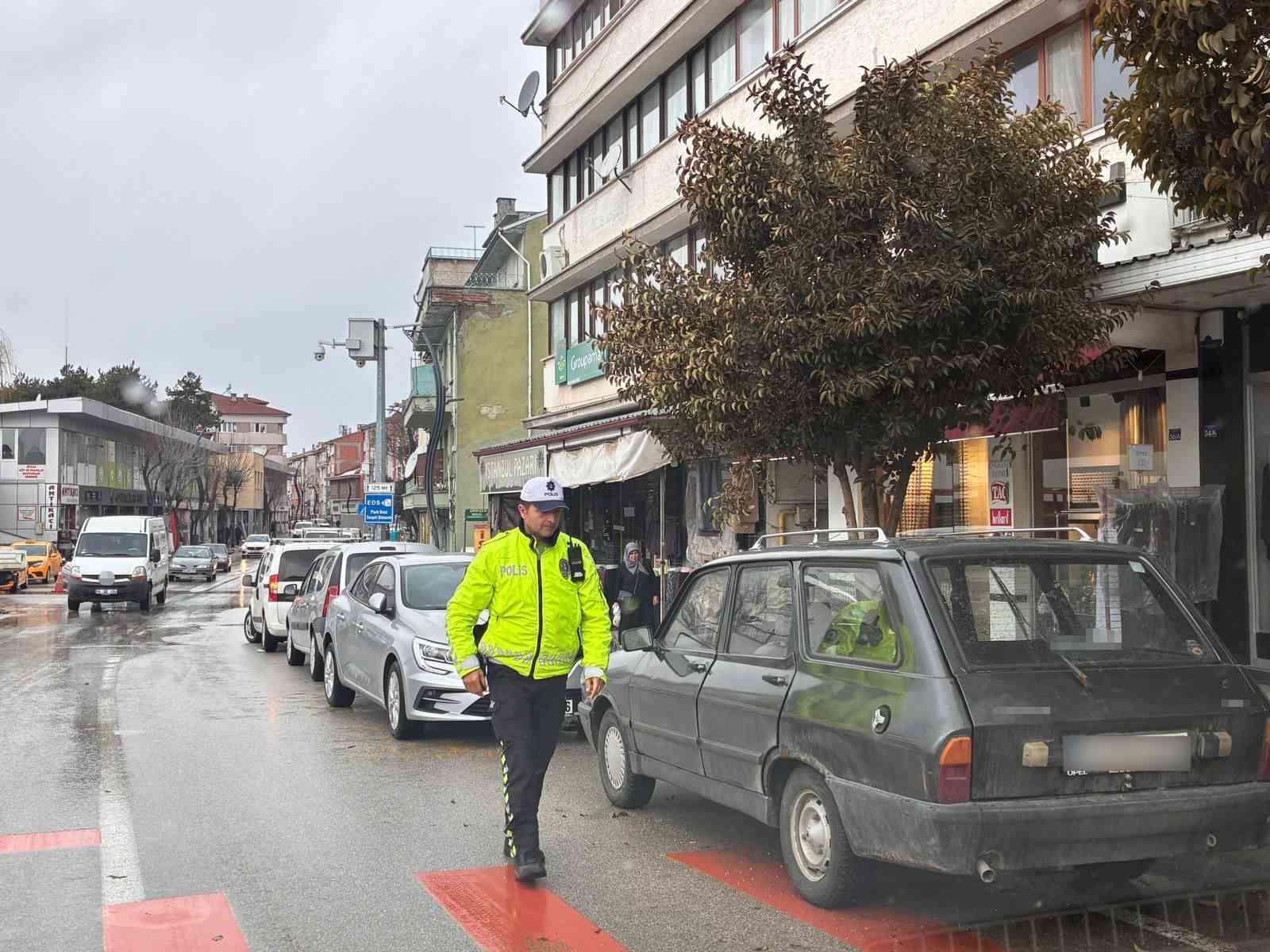 Bolu’da yaya geçidi ve kaldırım işgaline ceza
