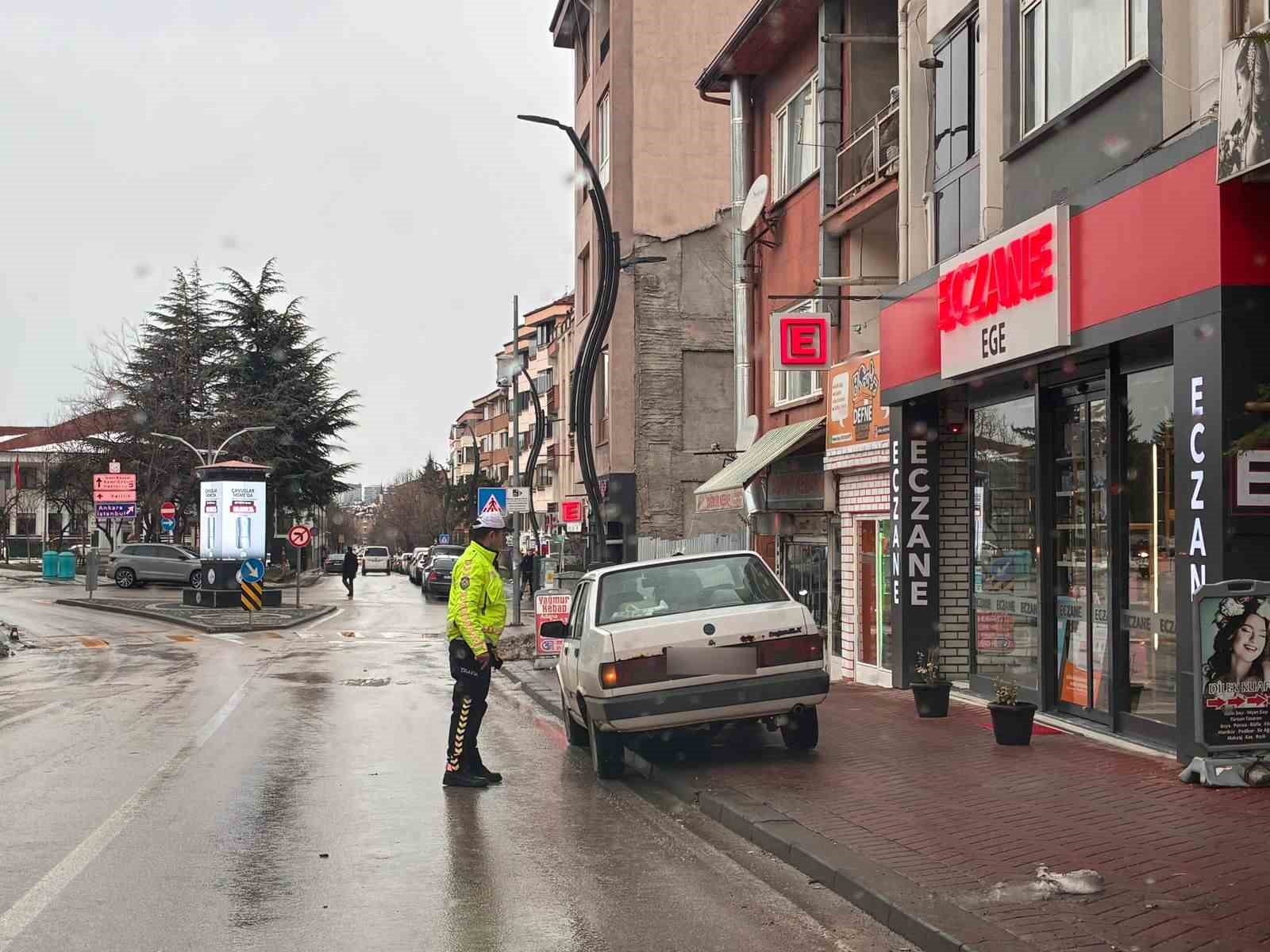 Bolu’da yaya geçidi ve kaldırım işgaline ceza
