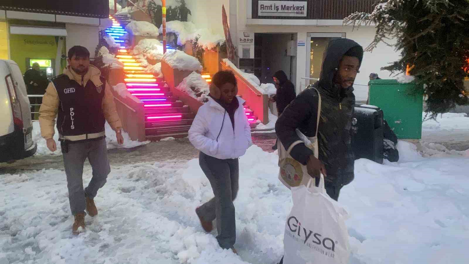 Bolu’da yılbaşı gecesi öncesi sıkı denetim: Tek tek kimlik kontrolü yapıldı
