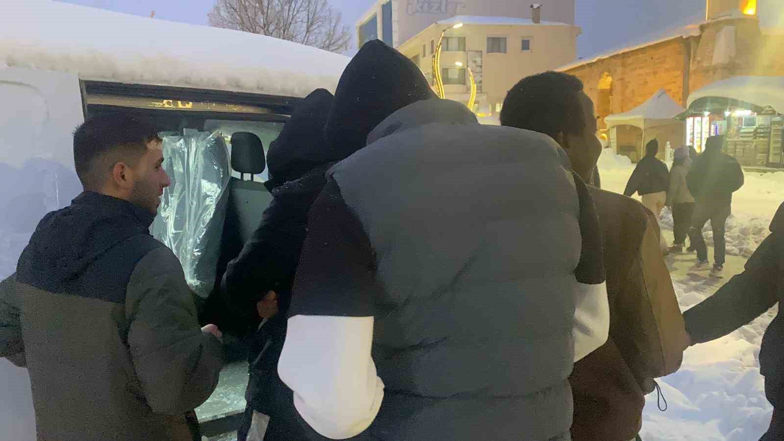 Bolu’da yılbaşı gecesi öncesi sıkı denetim: Tek tek kimlik kontrolü yapıldı
