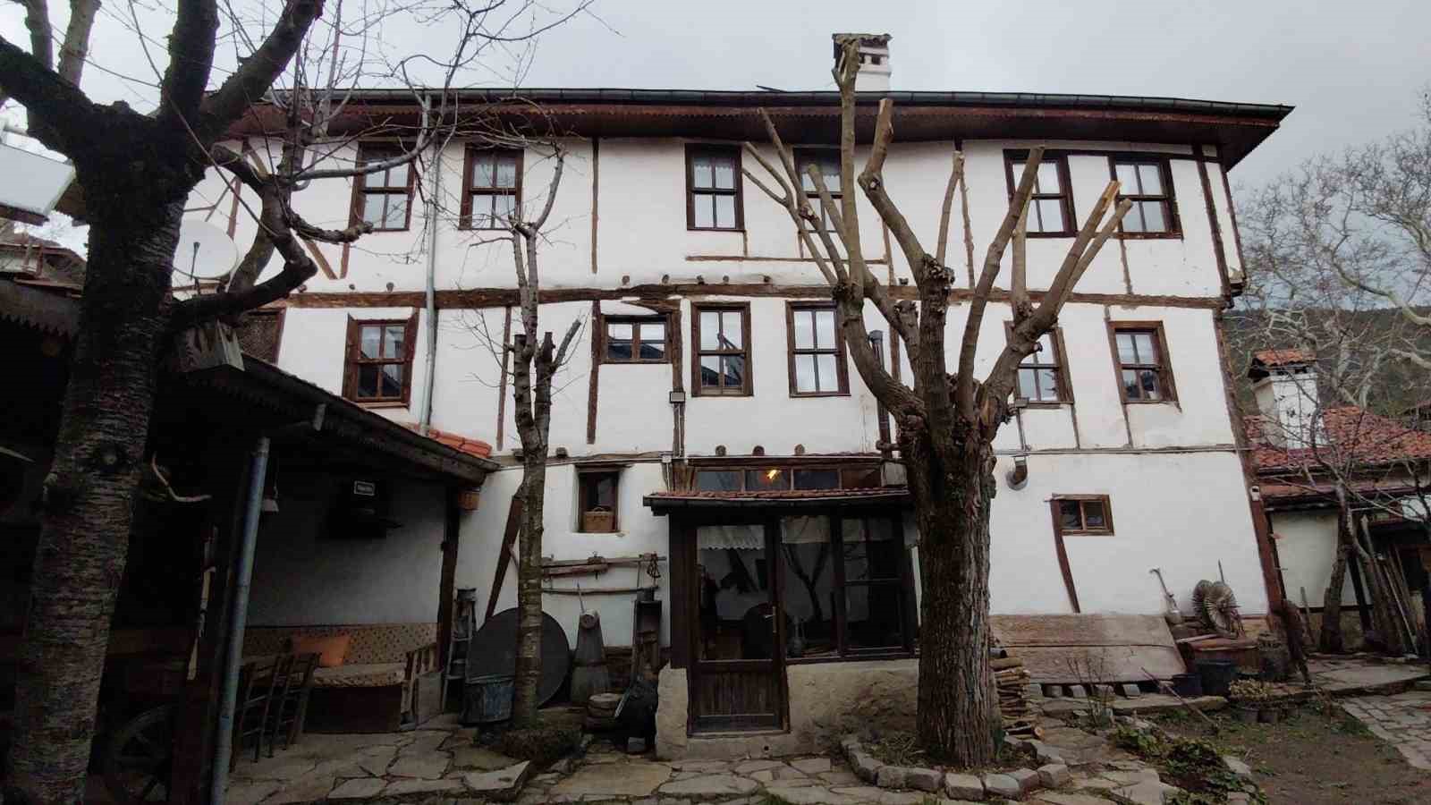 Bolu’daki tarihi konağa tatilcilerden yoğun ilgi
