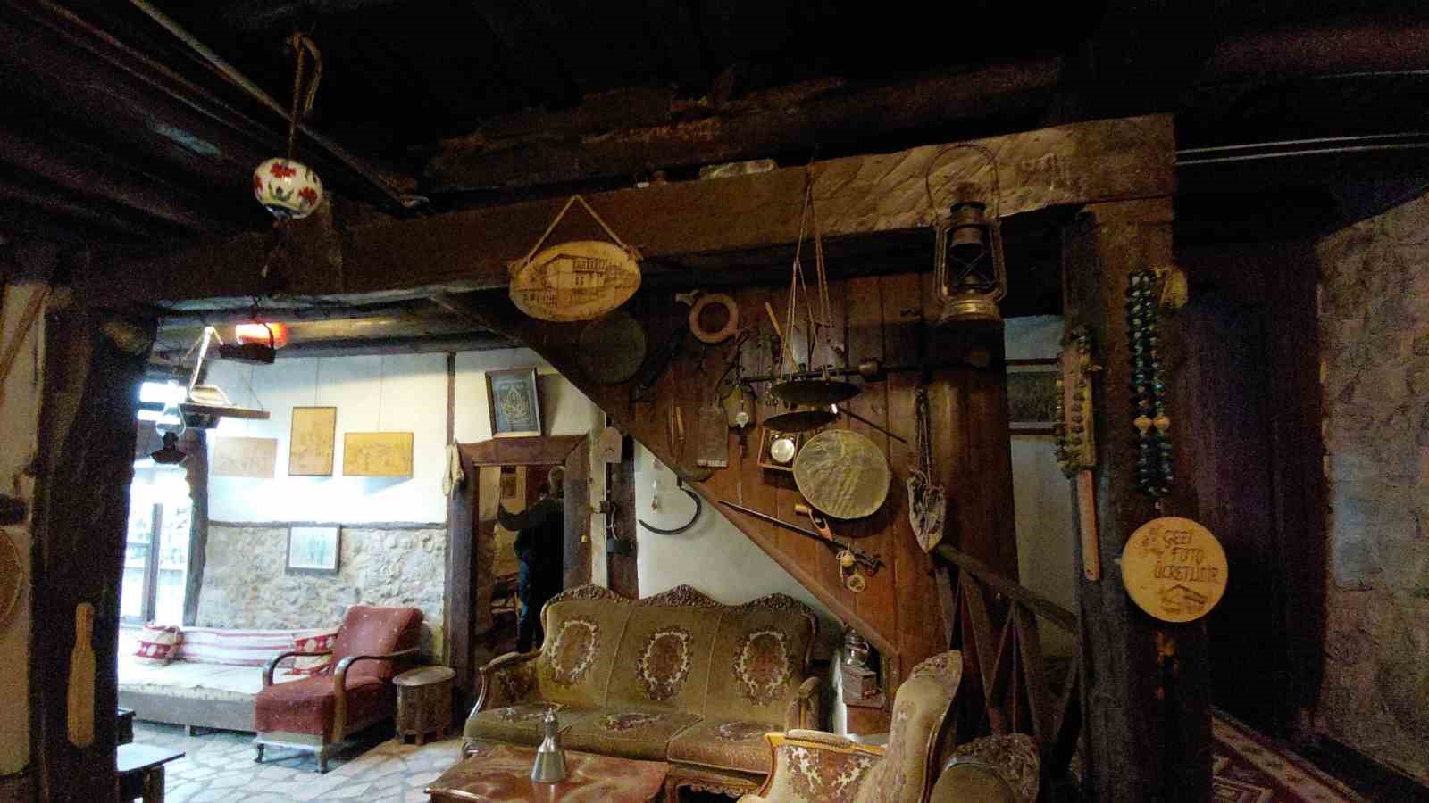 Bolu’daki tarihi konağa tatilcilerden yoğun ilgi
