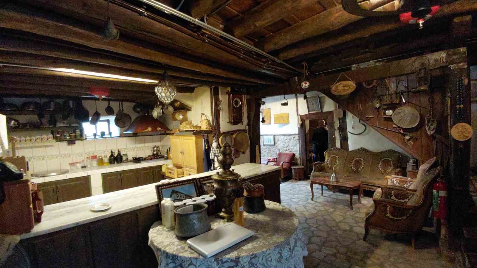 Bolu’daki tarihi konağa tatilcilerden yoğun ilgi
