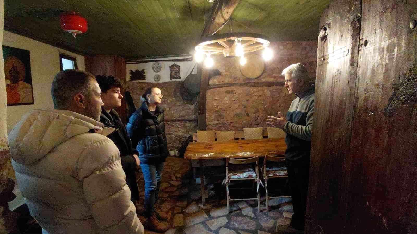 Bolu’daki tarihi konağa tatilcilerden yoğun ilgi
