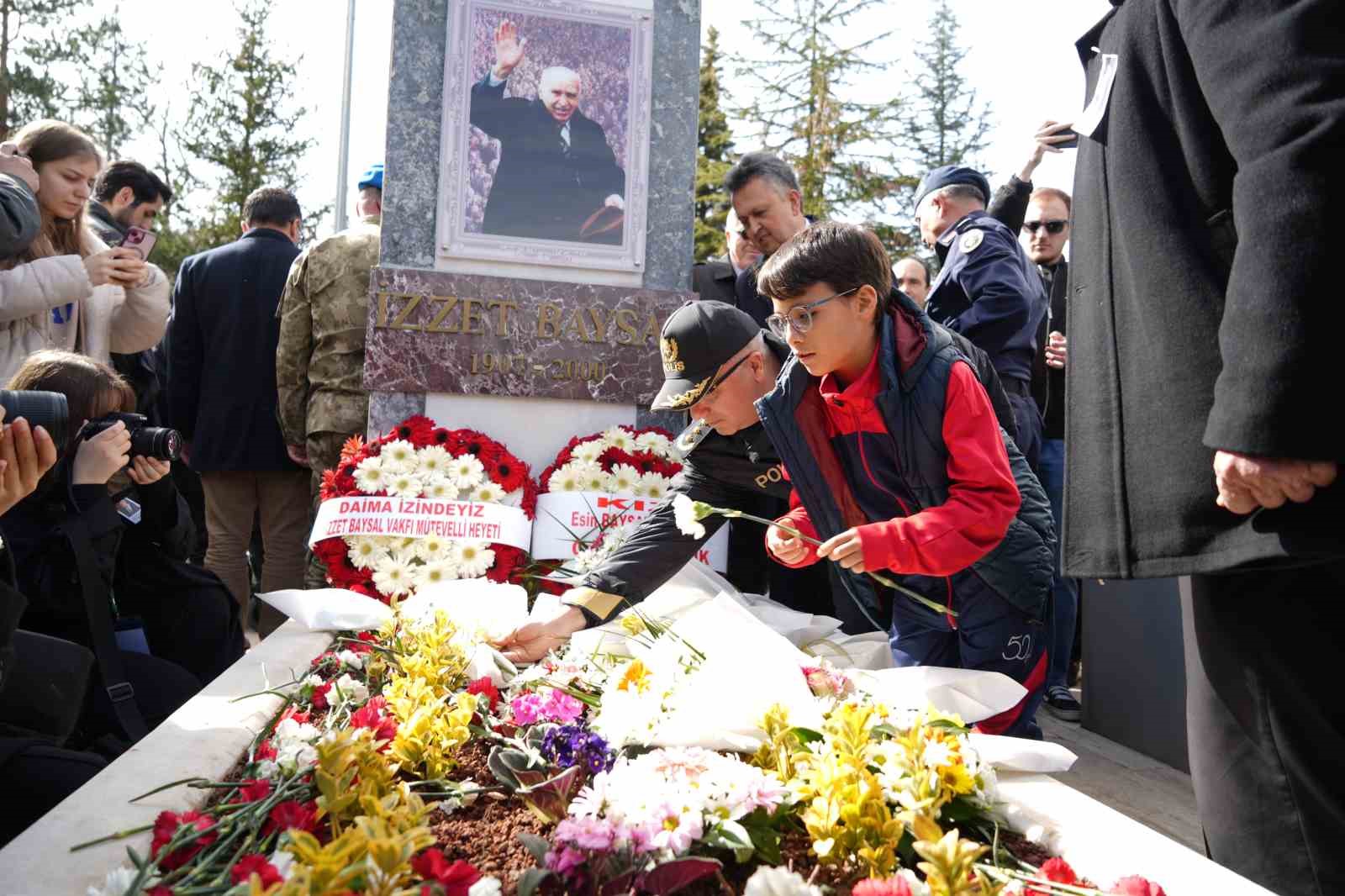 ‘Bolu’nun Babası’ İzzet Baysal vefatının 26’ncı yılında dualarla anıldı
