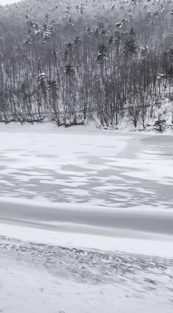 Boraboy Gölü’nün yüzeyi buz tuttu
