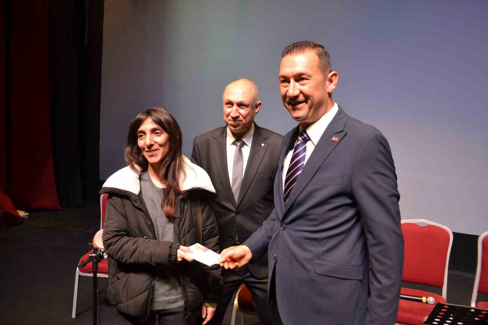 Bor’da ‘İyileştiren Kütüphane’ temasıyla Kütüphane Haftası kutlandı
Bor’da ‘İyileştiren Kütüphane’ temasıyla Kütüphane Haftası kutlandı