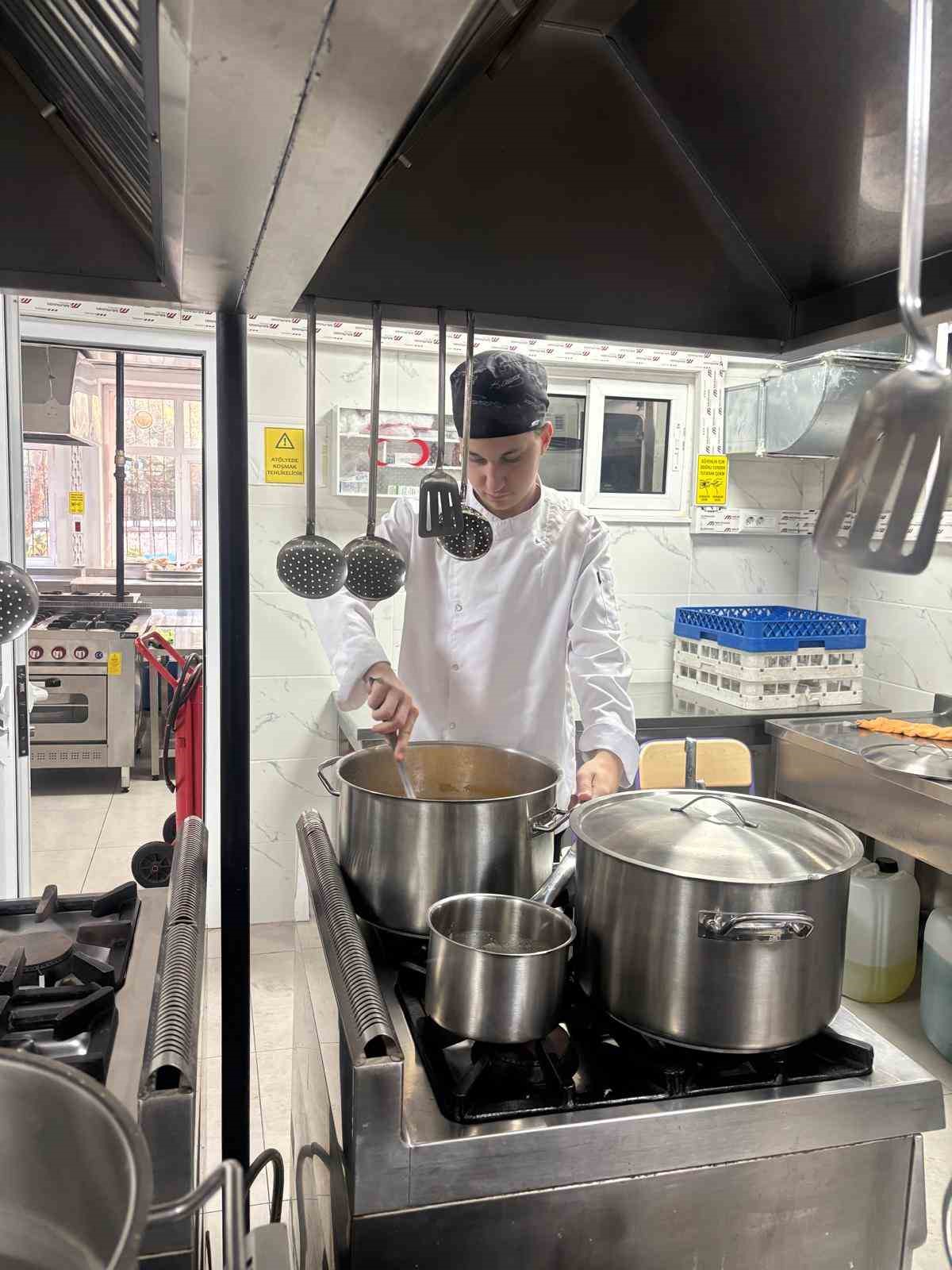 Bornova MTAL’de geleneksel iftar sofrası kuruldu
