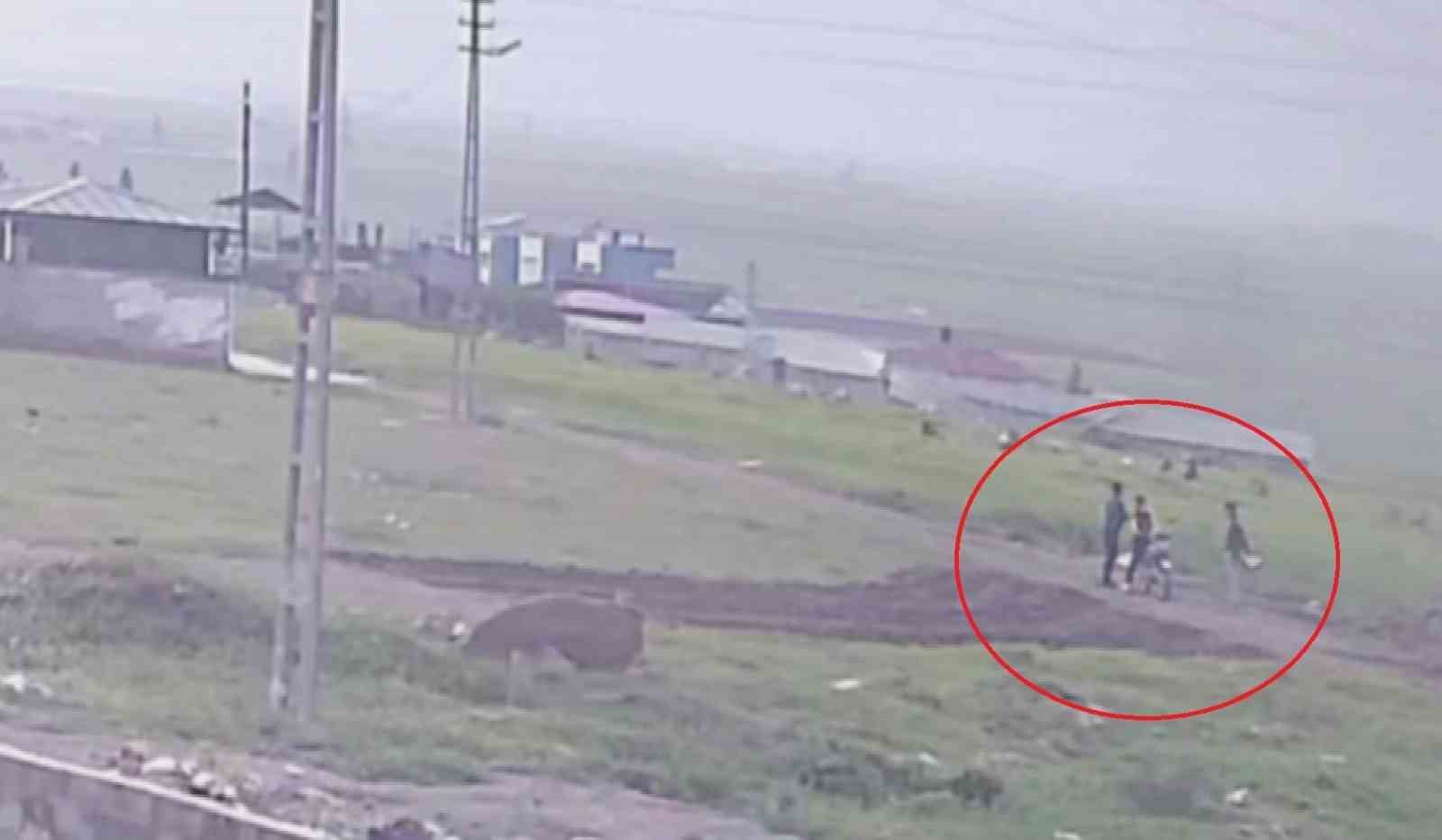 Boş arazide defalarca silahla ateş ederek vatandaşları korkutan çocuk öğrenci çıktı
