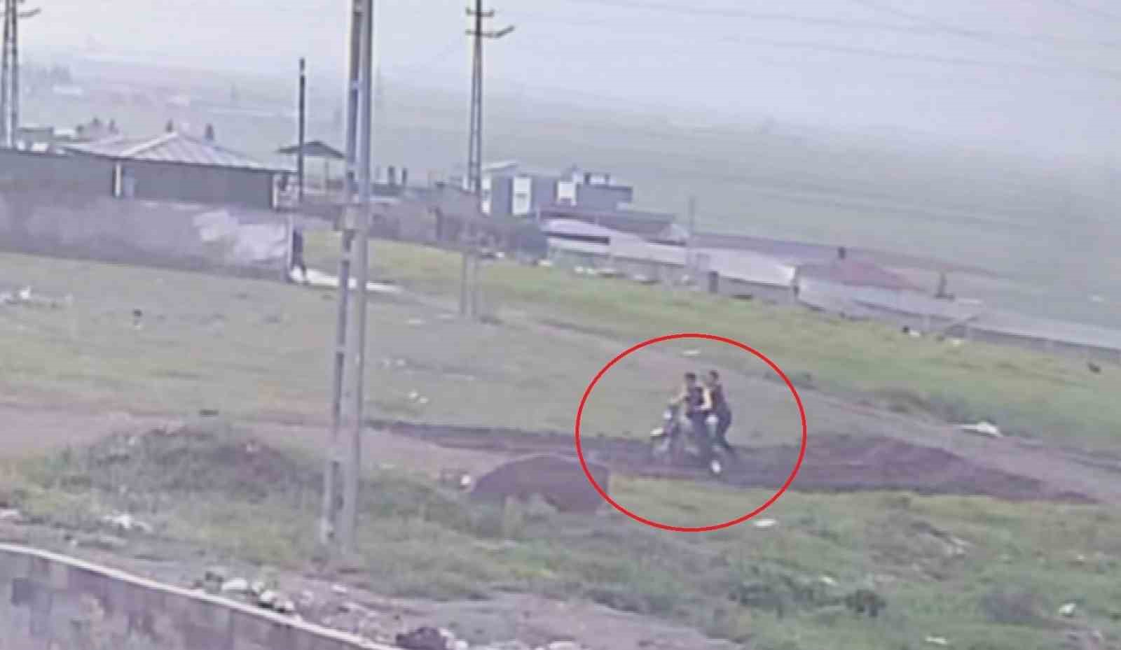 Boş arazide defalarca silahla ateş ederek vatandaşları korkutan çocuk öğrenci çıktı
