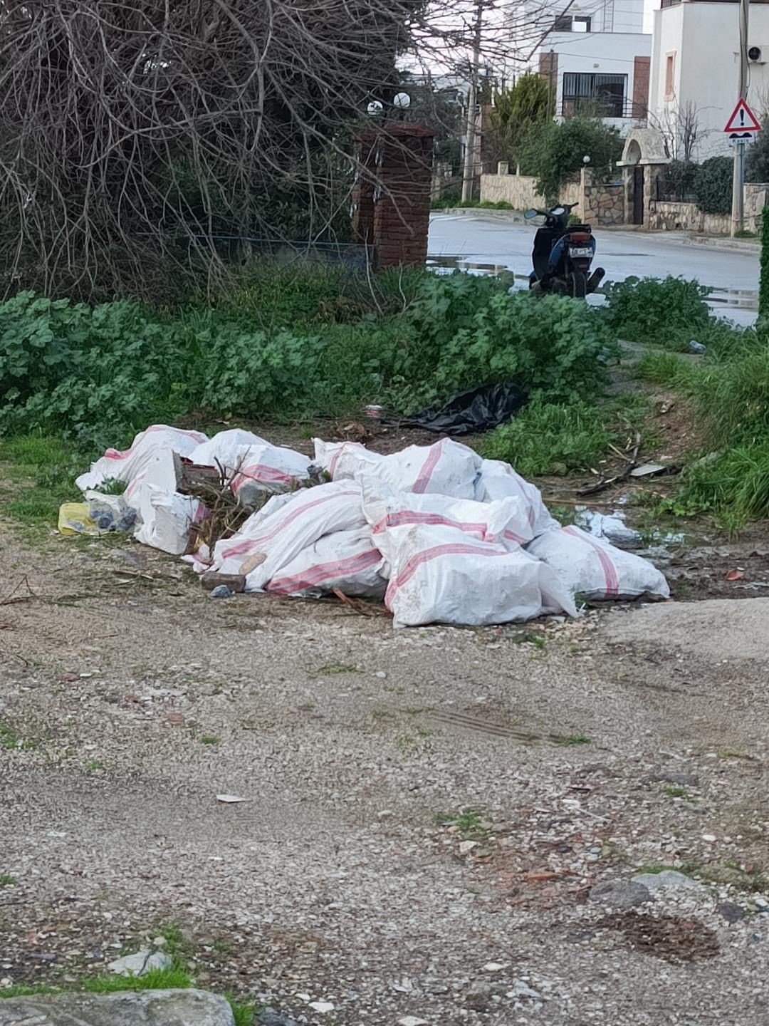Boş araziye moloz döktü, 50 bin TL ceza yedi
