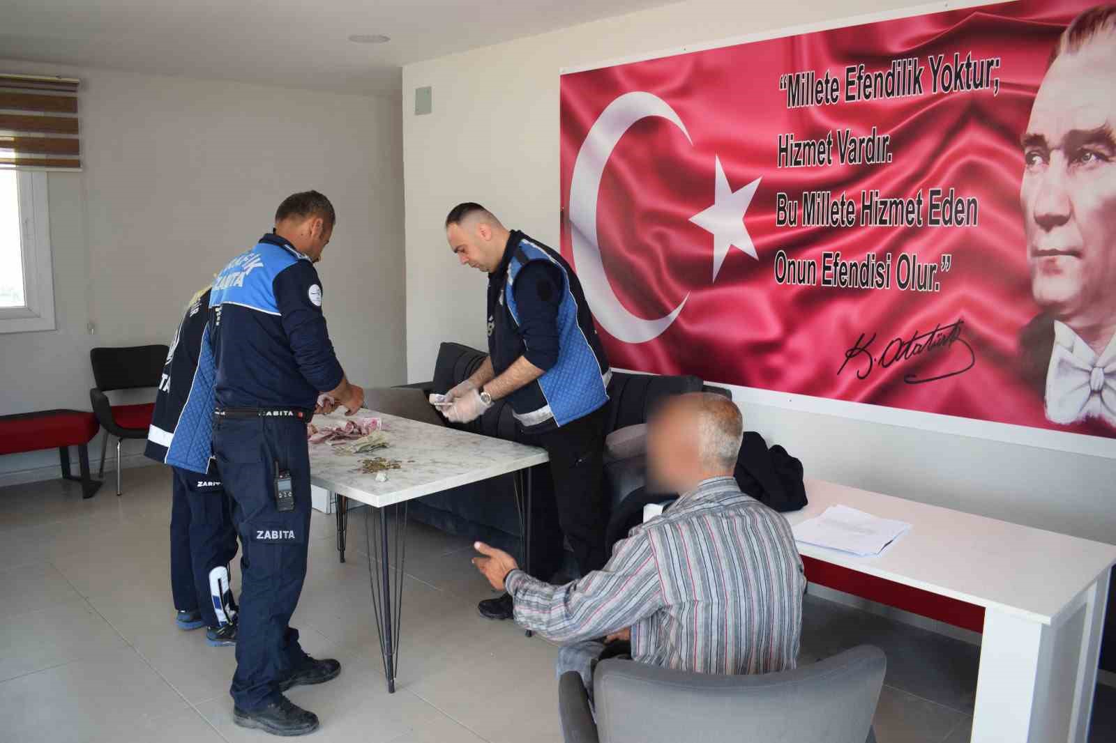 Boş cebi olmayan dilencinin üzerinden 2 bin TL para çıktı
