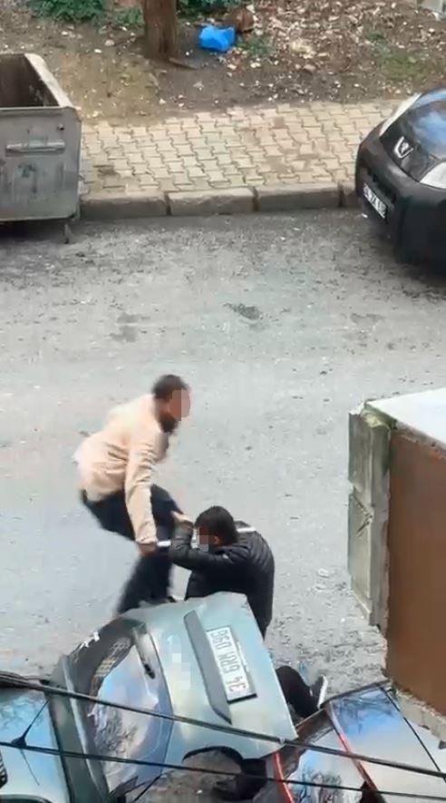 Boşanma aşamasında olduğu eşinin sevgilisine sokakta bıçakla saldırdı
