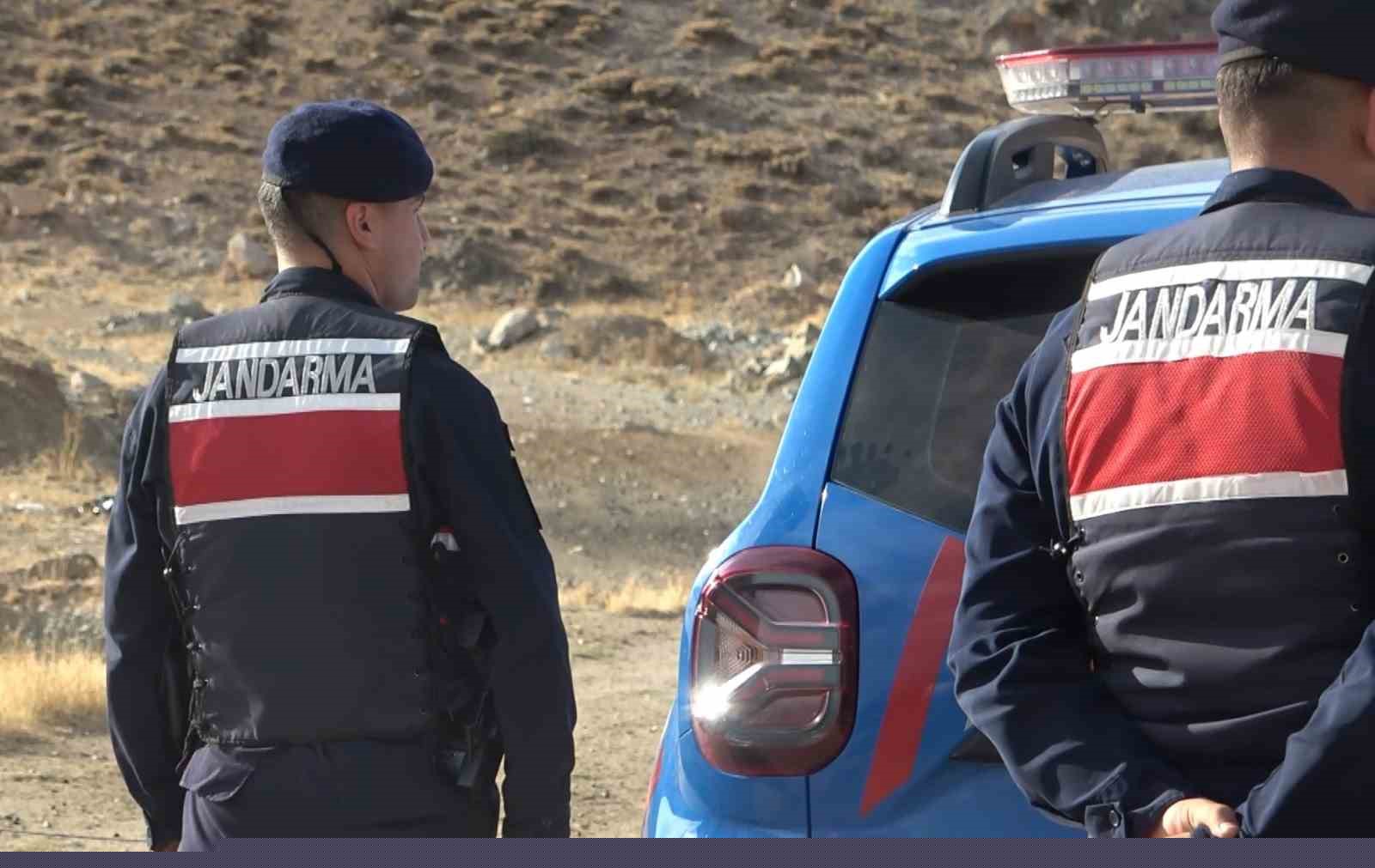 Boşanma aşamasındaki eşini babasının mezarı başında öldürdü, baldızını ağır yaraladı
