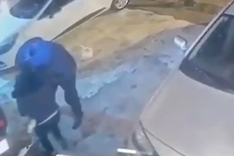 Boşanma aşamasındaki eşini öldüren katil zanlısı ve yardım eden akrabası adliyeye sevk edildi
