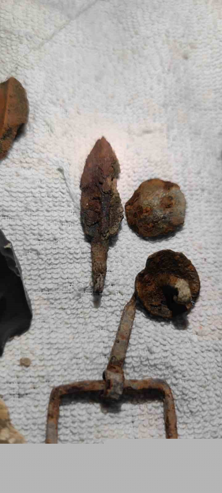 Botan Vadisi Milli Park’ta tarihi eser olduğu düşünülen objeler bulundu
