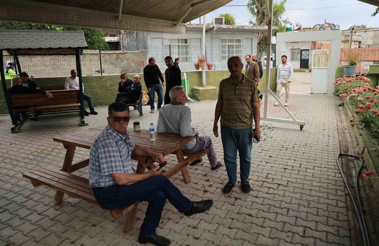 Botanik bahçeyi andıran cami, yeniden sarmaşıklarına kavuştu
