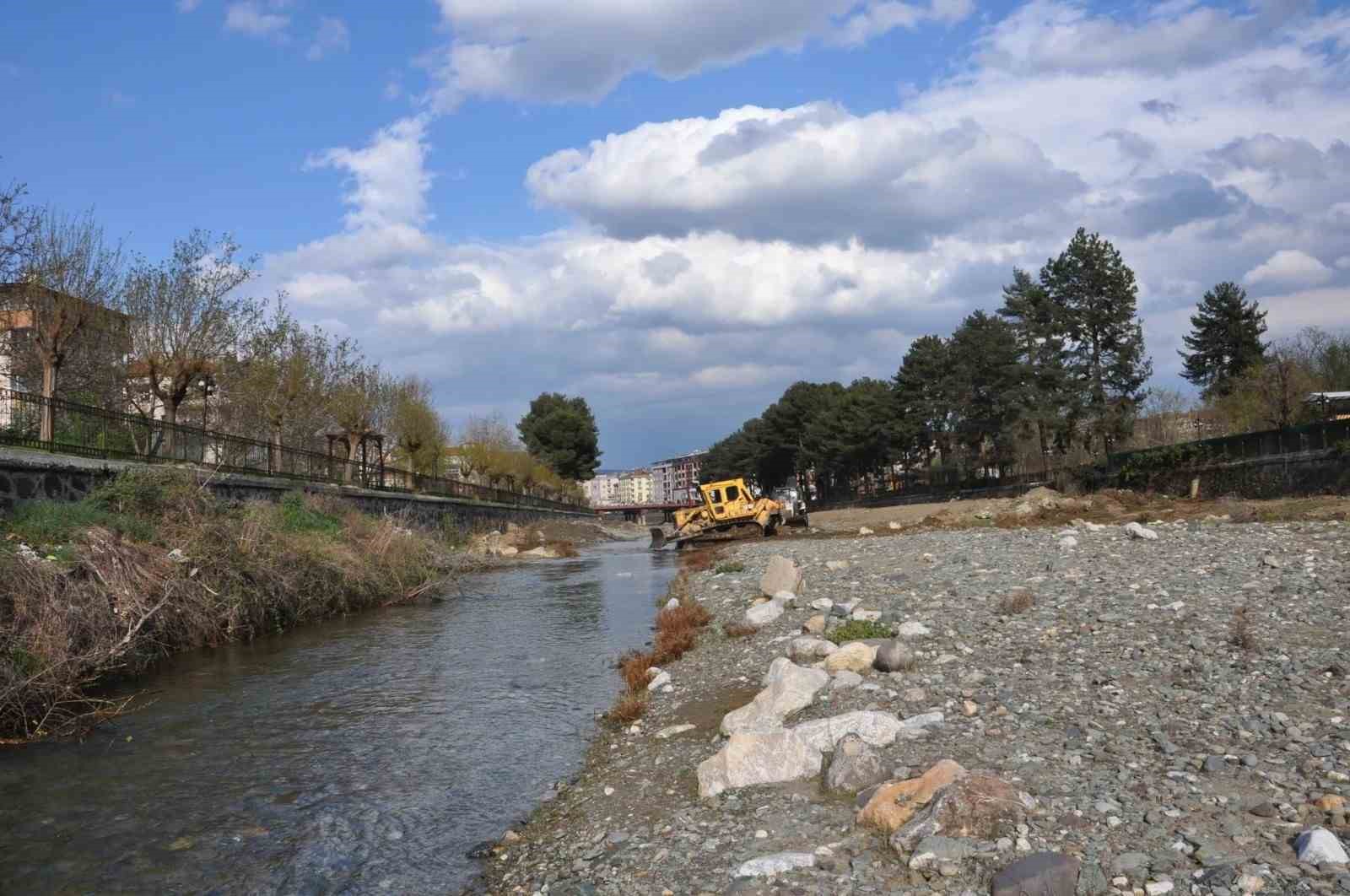Boyabat’ta taşkın riskini azaltan çalışma
