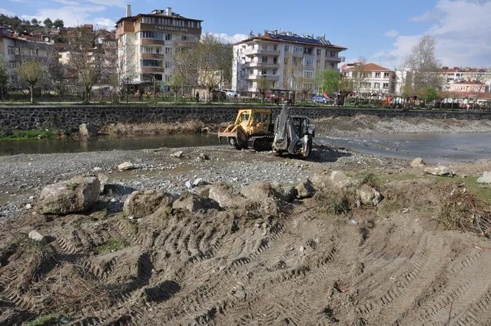 Boyabat’ta taşkın riskini azaltan çalışma
