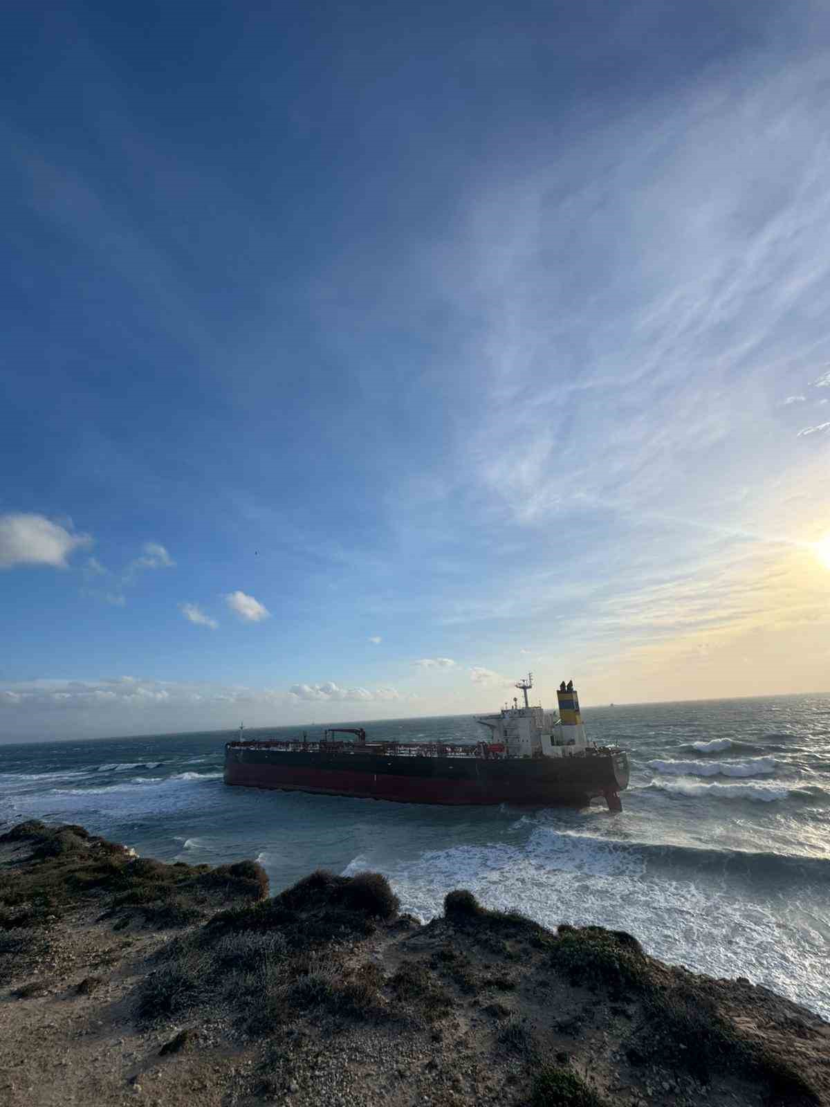Bozcaada açıklarında karaya oturan tankerin 19 Aralık’ta Akdeniz’de vurulduğu ortaya çıktı

